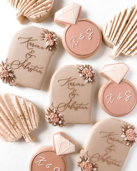 I'm already getting excited about wedding season 🤩 Boho Birthday Cookies, Boho Wedding Cookies, Salon Anniversary, Boho Cookies, Boho Decor Style, Wedding Cookies Decorated, Cookies Icing, Engagement Cookies, Decorative Cookies