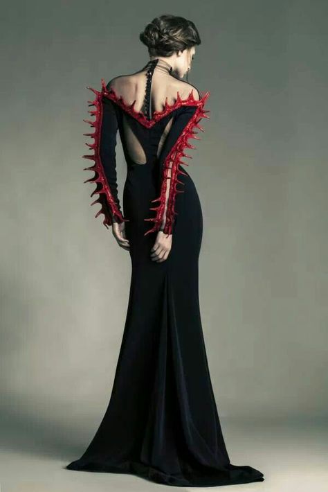 Halloween Gala Celebration: *gothic victorian...creepycool...would love to wear this on halloween.. Jean Louis Sabaji, Gothic Steampunk, Back View, Dark Beauty, Fantasy Fashion, Dark Fashion, Mode Inspiration, Goth Fashion, Costume Design