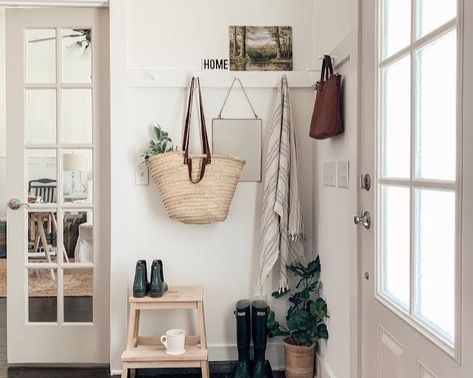 Entry Peg Rail, Peg Rail Entry, Peg Rail Entryway, Shaker Peg Rail Entryway, Peg Hook Entryway, Tiny Entrance Hall Ideas, Entry Corner, Tiny Mudroom, Shaker Peg Rail