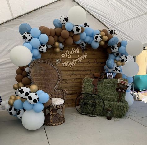 Cowboy Baby Shower Theme, Rodeo Baby Shower, Cow Baby Shower Theme, Rodeo Birthday Parties, Baby Gender Reveal Party Decorations, Cow Birthday Parties, Cowboy Theme Party, Cow Baby Showers, Farm Baby Shower