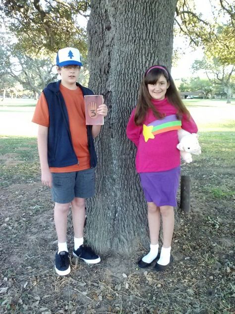 Dipper and Mabel Pines!  :) Maple And Dipper Costume, Dipper And Mable Pines Costume, Dipper Costume Gravity Falls, Mable Pines Halloween, Mable Dipper Costume, Twins Costume Ideas, Dipper Pines Halloween Costume, Dipper Halloween Costume, Dipper Costume