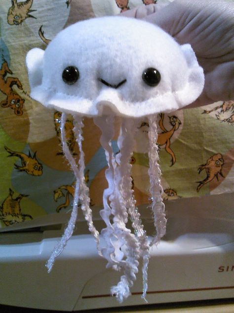 Jellyfish Plush, Diy Jelly, Plushie Patterns, Sewing Stuffed Animals, Jelly Fish, Cute Plush, Craft Patterns, Cute Crafts, Diy Doll