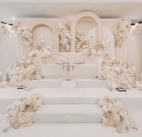 Pelamin Nikah, Art Deco Wedding Cake, Nikah Decor, Reception Stage Decor, Brides Room, Wedding Hall Decorations, Wedding Background Decoration, Elegant Wedding Venues, Wedding Stage Design