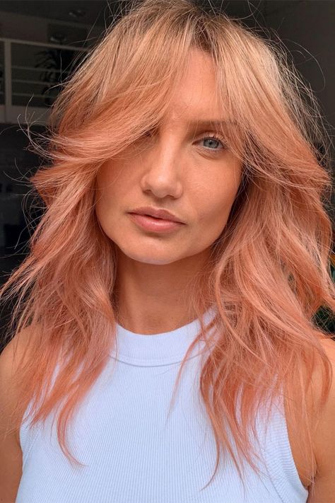 Light Pink Layered Hair, Dark Peach Hair, Salmon Hair, Pink Peach Hair, Belinda Lee, Pink And Orange Hair, Peach Hair Colors, Hair Colour Ideas, Strawberry Blonde Hair Color