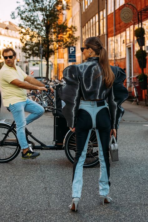 Fashion Week Street Style Outfits, Copenhagen Spring, Late Summer Outfits, Denim Street Style, Urban Cowboy, Vogue France, Street Style Photos, Copenhagen Fashion, Street Style Edgy