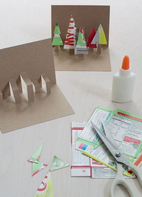 Was eine tolle #Bastel Idee. Perfekt für den #Advent.  Danke hierfür. Dein balloonas.com Team   #advent #basteln #bastelnmitkindern #diy #weihnachtskarte Recycled Christmas Tree, Pop Up Christmas Cards, Easy Greeting Cards, Christmas Greeting Cards Handmade, Packaging Cards, Cards Easy, Holiday Pops, Handmade Christmas Tree, Christmas Card Crafts