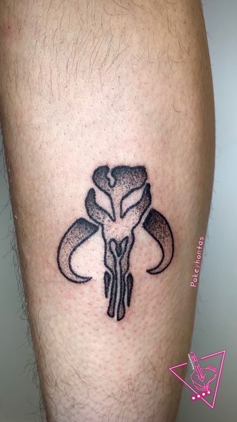 Mandalorian Symbol, Mandalorian Tattoo, Gamer Tattoos, Small Tats, Hand Poked Tattoo, Cuadros Star Wars, Star Wars Tattoo, Poke Tattoo, Symbol Tattoos