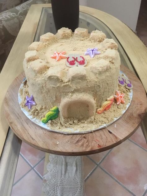 Castle sand cake fondant Sand Castle Centerpiece, Sandcastle Cake Birthday, Sand Castle Cupcakes, Bed Designs Latest, Sand Castle Birthday Cake, Sand Castle Cake, Sandcastle Cake, Sand Castle Cakes, Sand Castle Painting