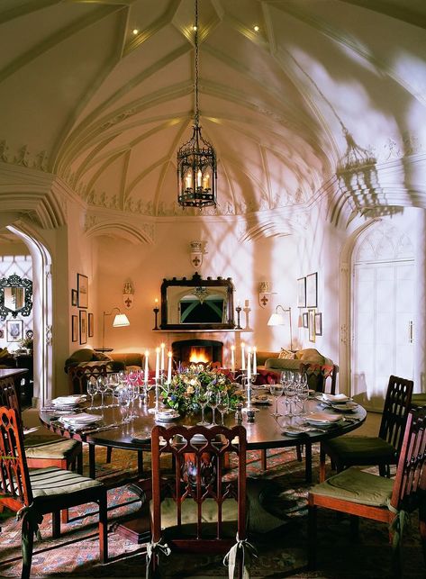 Nancy Astor, Palatial Interiors, Cliveden House, Painted Wainscoting, Belton House, Spring Cottage, Cottage Dining Rooms, Dining Room French, Beautiful Tablescapes