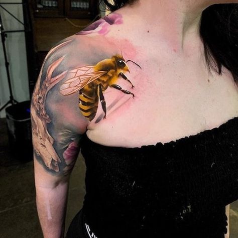 26 Hyper realistic tattoos. Realistic Bee Tattoo, Realistic Flower Tattoo, Hyper Realistic Tattoo, Animal Tattoo Ideas, Key Tattoos, Watercolor Tattoo Flower, Gorgeous Tattoos, Tattoos Skull, Best Tattoos