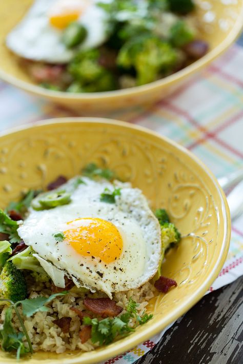 Egg Rice Bowl, Supper Bowl, Perfect Fried Egg, Bacon Broccoli, Egg Rice, Meatless Monday Recipes, Savory Meals, Rice Bowls Recipes, Rice Bowl