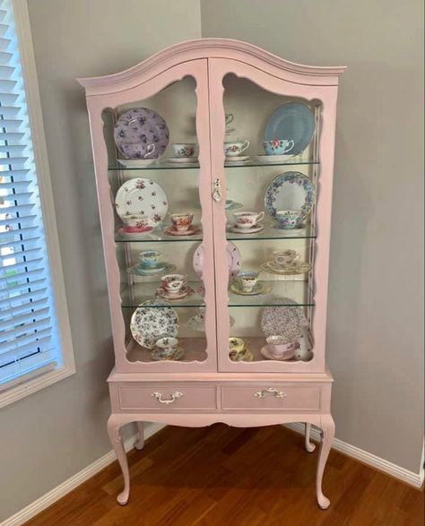 Pink Curio Cabinet, Pink Display Cabinet, Cute Cabinet, Pink Cabinet, Pink Interior Design Home Decor, Pink China Cabinet, Muebles Shabby Chic, Pink Furniture, Cute Furniture