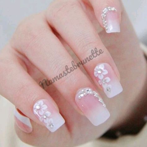 Summer Nail Inspiration: Free Beginners Guide Beach Nails White, Pattern Nails, Nails Floral, Nails Beach, Beach Nail, Natural Manicure, Summer Nails Beach, Pink Manicure, Nails Press