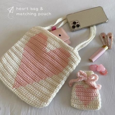 crochet with mahum ✿ on Instagram: "I absolutely love how cute the matching heart bag and pouch look together! Crochet your own matching set with my youtube tutorial (link in bio 💌) 🏷 #crochet #crochetbag #crochettotebag #crochetheart #crochetideas #crochetinspo #crochetinspiration #crochetaddict #crocheter #crocheting #crocheted #crochetlover #crochetpouch #crochetdesign #crochetaccessories" Crochet With Mahum, Crochet Heart Pouch, Heart Crochet Bag, Crochet Fairy, Crochet Daisy, Crochet Inspo, Crochet Purse Patterns, Crochet Tote Bag, Heart Bag