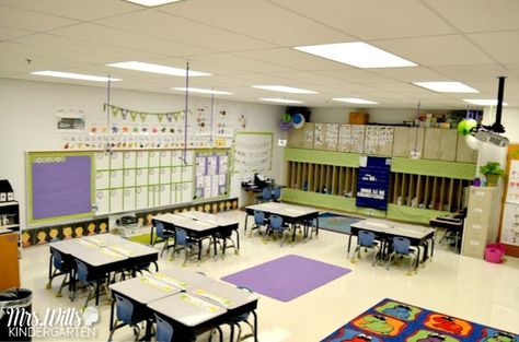 Kindergarten Classroom Tour! Looking for ideas to organize your classroom at the beginning of the year? Need lesson plans to start the year off? This post will give you some easy ideas and tips! Writing Center Ideas, Kindergarten Writing Center, Classroom Desk Arrangement, Desk Arrangement, Vocabulary Ideas, Classroom Seating Arrangements, Writing Center Kindergarten, Kindergarten Classroom Setup, Desk Arrangements