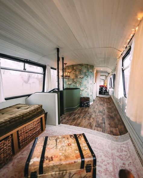 Brent - Tiny House on Instagram: "Down for a double decker bus. ✋🏼 📸: by the classic @levimkelly at @double_decker_hideaway" Double Decker Bus House Interior, Double Decker Bus Home, Double Decker Bus House, Double Decker Bus Conversion, Dream Camper, Converted Bus, Coach Bus, Ford Transit Camper, Camper Van Life