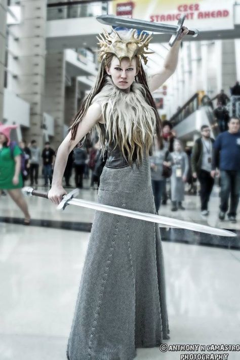 the White Queen of Narnia cosplay Narnia Queen, Narnia Cosplay, White Witch Costume, Narnia Costumes, The White Queen, Witch Costumes, White Witch, White Queen, Narnia