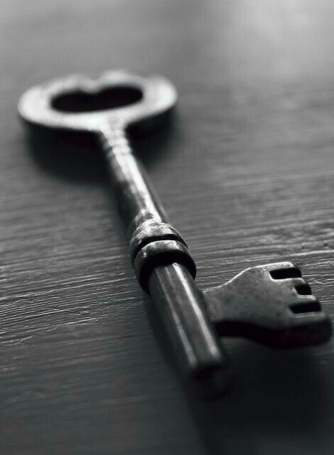 White Door Knobs, Under Lock And Key, Old Keys, Antique Keys, White Doors, Locks & Key, Key To My Heart, Vintage Keys, Key Lock