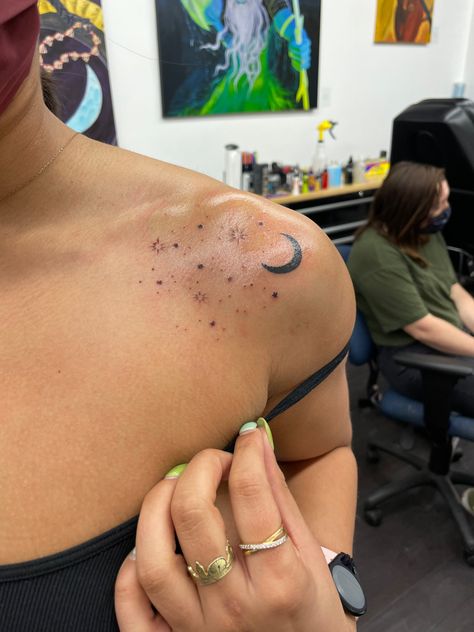 Tattoos To Cover Port Scar, Acne Scar Tattoo Coverup, Back Acne Tattoo Cover Up, Tattoo Ideas For Scar Cover Up, Forearm Scar Cover Tattoo, Tattoo Over Scar Ideas, Shoulder Scar Tattoo Cover Up, Tattoos To Cover Top Surgery Scars, Tattoo Cover Scar Arm