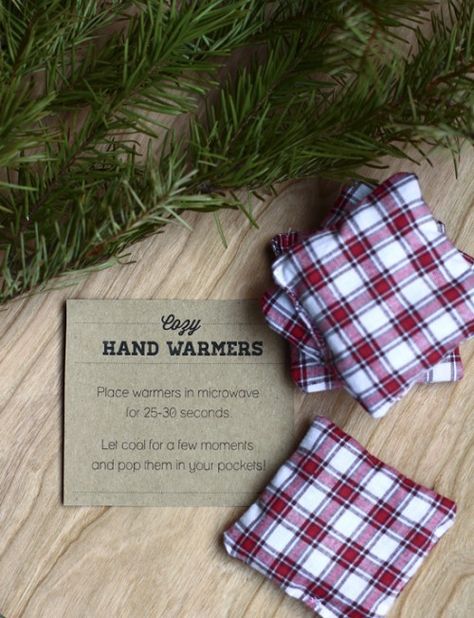 Cozy hand warmers as a winter wedding gift, or for yourself. Might make to take snowboarding. Frugal Christmas Gifts, Diy Hand Warmers, Frugal Christmas, Diy Gifts For Men, Winter Wedding Favors, Neighbor Christmas Gifts, Cadeau Diy, Quick Gifts, Neighbor Gifts