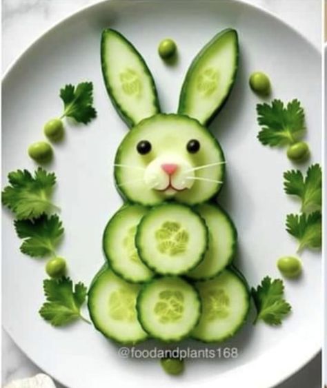 Vegetable Dishes For Kids, Creative Fruit Ideas, Rabbit Party Food, Animal Food Ideas, Cute Snacks For Kids, Funny Snacks, Food Art Lunch, Cute Food Ideas, Animal Themed Food