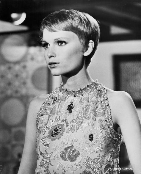 Pale Pink Lips, Hip Hair, Platinum Blonde Pixie, Brunette Pixie, Hair Hack, Mia Farrow, Bella Hair, Dark Brunette, Corte Pixie