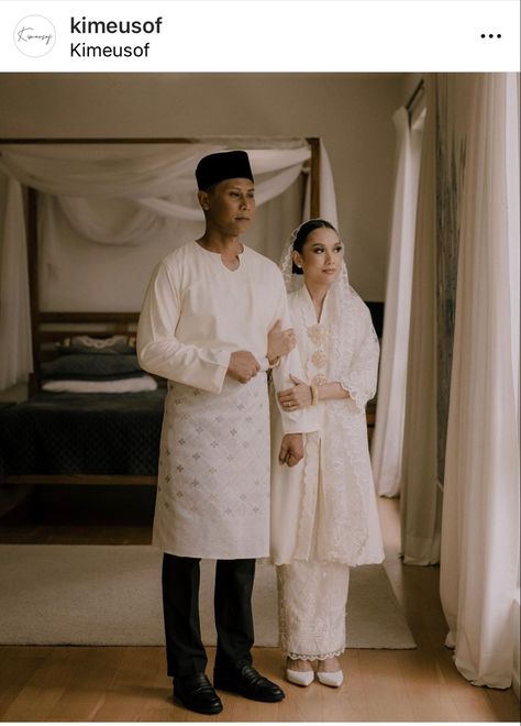 Baju Kahwin Melayu Klasik, Baju Kahwin Klasik, Malay Bridesmaid Dresses, Dulang Hantaran Klasik, Classic Malay Wedding, Baju Kurung Wedding, Pelamin Pose, Traditional Malay Wedding Dress, Gambar Kahwin