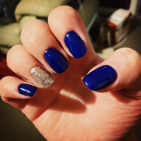 Blue nails with a rose gold glitter ring finger Blue And Gold Dip Nails, Gold And Navy Blue Nails, Ffa Nails Ideas Blue Gold, Blue And Golden Nails, Blue And Gold Glitter Nails, Ffa Nails, Royal Blue And Gold Nails, Nails Design Blue, Gold Nails Design