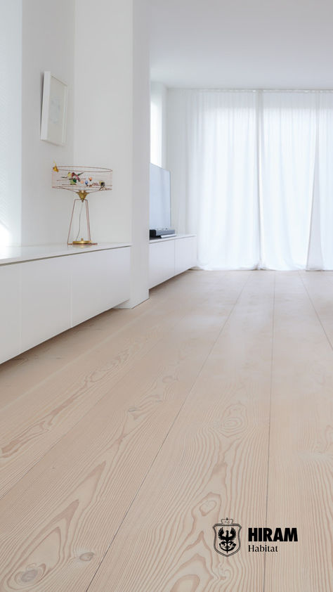 Living room with room-long douglas fir plank floor. The light-colored floorboards fits the dark sofa. Light Floorboards, White Wash Oak Floor, Scandinavian Interior Style, Light Wooden Floor, Lye Soap, White Washed Oak, White Interior Design, Classic Interior Design, Wooden Floors