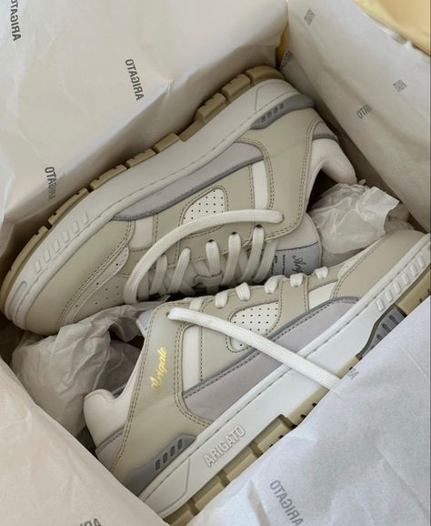 Alex Arigato Sneakers, Axel Arigato Women Outfit, Axel Arigato Area Lo, Axel Arigato Shoes, Arigato Sneakers, Shoe Goals, Shoes Wishlist, Social Clothes, Axel Arigato Sneakers