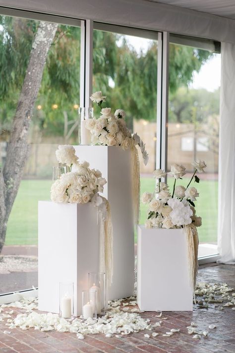 White Plinth, Wedding Pillars, Modern Wedding Reception, Wedding Isles, Minimalist Wedding Decor, Aisle Flowers, Wedding Reception Flowers, All White Wedding, Church Flowers