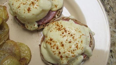 This quick and easy alternative to traditional hollandaise uses cream cheese with the egg yolk to stabilize the sauce and make it extra creamy. Cream Cheese Hollandaise Sauce, Sauce For Eggs, Cream Cheese Sauce, Breakfast Recipies, Hollandaise Sauce, Cream Cheese Eggs, Entree Recipes, Looks Yummy, Vegetarian Cheese