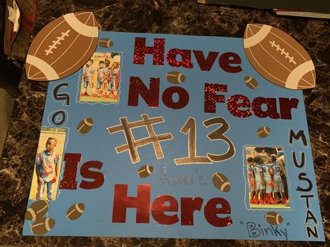 Poster Boards For Football Games, Soccer Posters For Friends Diy, Cute Football Posters Ideas Signs, Highschool Game Posters, Poster Ideas For Soccer Games, Poster Ideas For Sports Signs, Signs For Hockey Games, Poster Signs For Sports, Football Posters For Brother