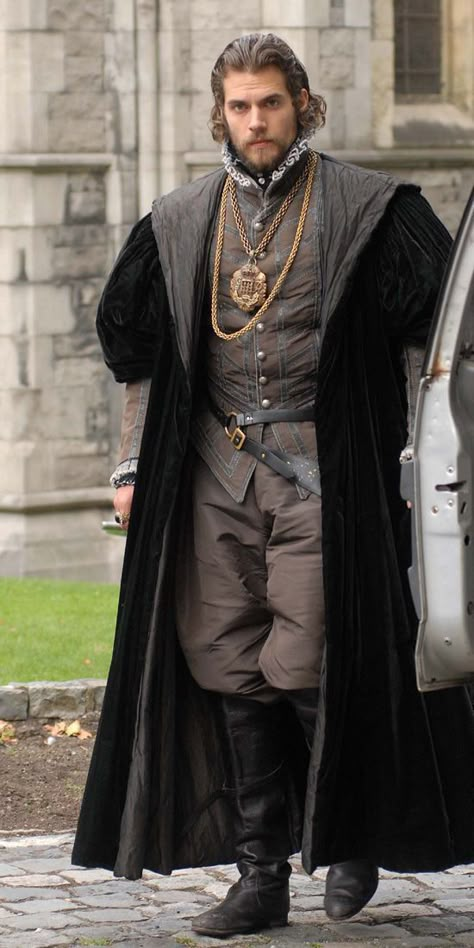 HENRY CAVILL as CHARLES BRANDON The Tudors Tv Show, Charles Brandon, Tudor Costumes, Tudor Fashion, Tudor Period, Medieval Clothes, Fantasy Clothes, Medieval Costume, Period Clothing