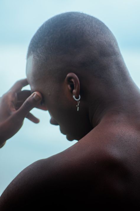 Men Wearing Earrings, Head Jewelry, Back View, Shirtless Men, Body Language, Free Photos, Free Stock Photos, Book Art, Mens Jewelry