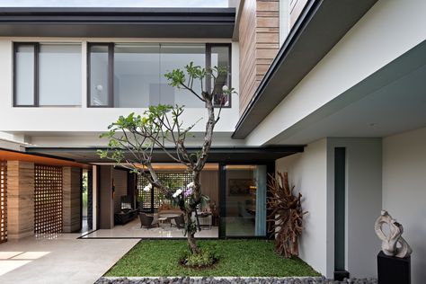 Gallery of CL House / Axial Studio - 14 Singapore House Architecture, Japan House Design, Modern Tropical House, Wooden Facade, Basement Floor Plans, House Design Pictures, Design Exterior, Tropical House, Modern Tropical