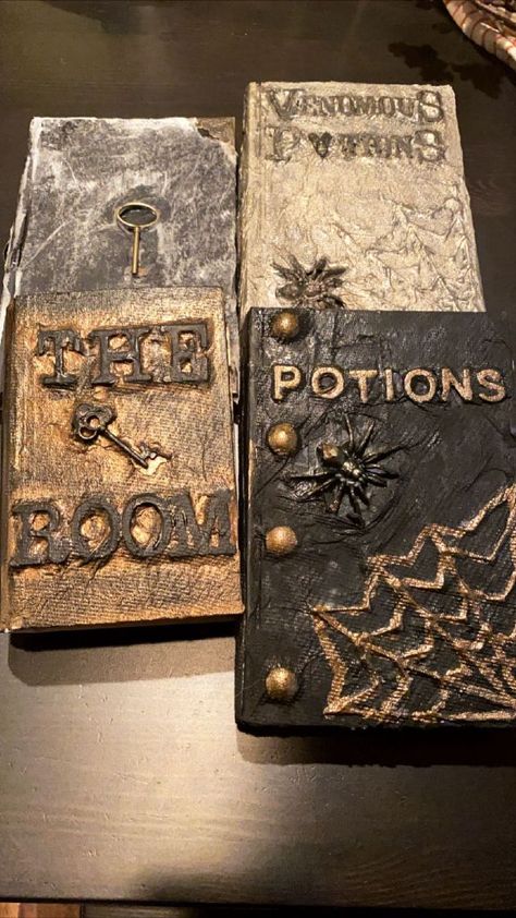 Diy Halloween Book Covers, Spellbook Diy, Diy Halloween Books, Diy Halloween Spell Book, Diy Old Books, Festive Halloween Decor, Halloween Spell Book, Potions Book, Halloween Potion Bottles