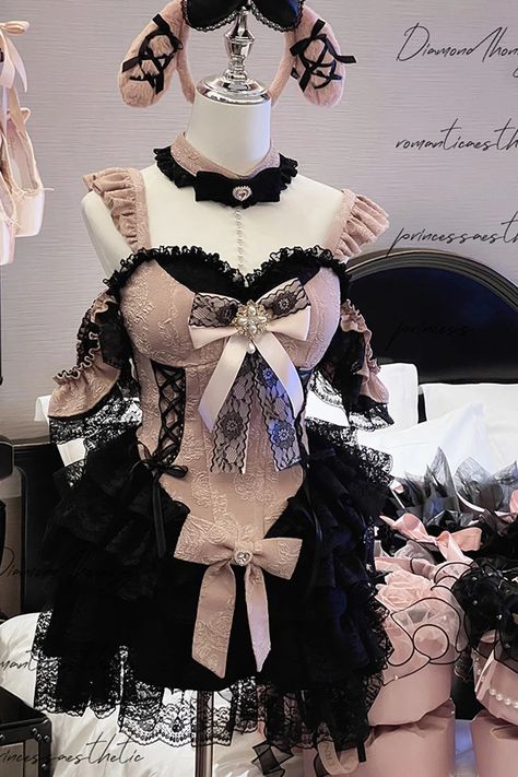 Black/Pink [Blackberry Lover] Multi-Layered Lace Sweet Princess Lolit – LolitaInside Pink Black Outfit, Black And Pink Aesthetic, Princess Clothing, Cute Kawaii Outfits, Clothing Aesthetics, Punk Style Outfits, Fancy Outfit, Corsets And Bustiers, Pretty Prom Dresses