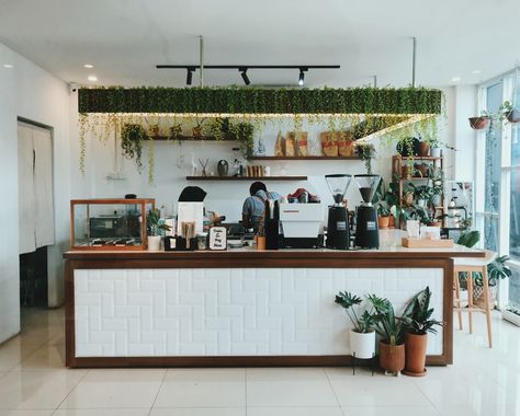 Meja Bar Cafe, Desain Pantry Dapur, Japanese Restaurant Design, Coffee House Design, Small Restaurant Design, Desain Pantry, Cafe Shop Design, Kiosk Design, Counter Design