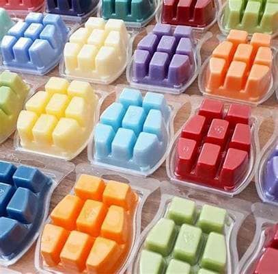 Our wax melts at a low grade temperature. Which means no burns like a traditional open flame 🔥 candle can cause! This is great if you live with animals 🐶 🐱 or small children! 👶 Scentsy Bundles, Scentsy Candles, Flame Candle, Scented Wax Warmer, Scentsy Business, Scentsy Party, Scentsy Buddy, Scentsy Wax Bars, Scentsy Scent