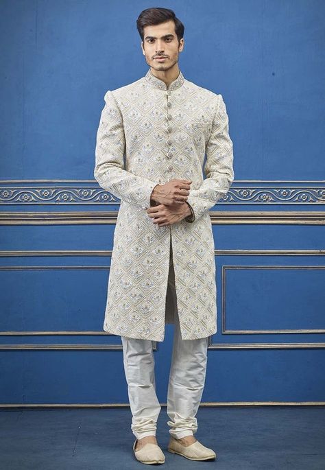 Sherwani For Groom Wedding, Groom Sherwani Indian, Sherwani Pakistani, Indian Wedding Sherwani, Wedding Dress Groom, Indian Sherwani, Sherwani For Groom, Groom Sherwani, Mens Wear Wedding