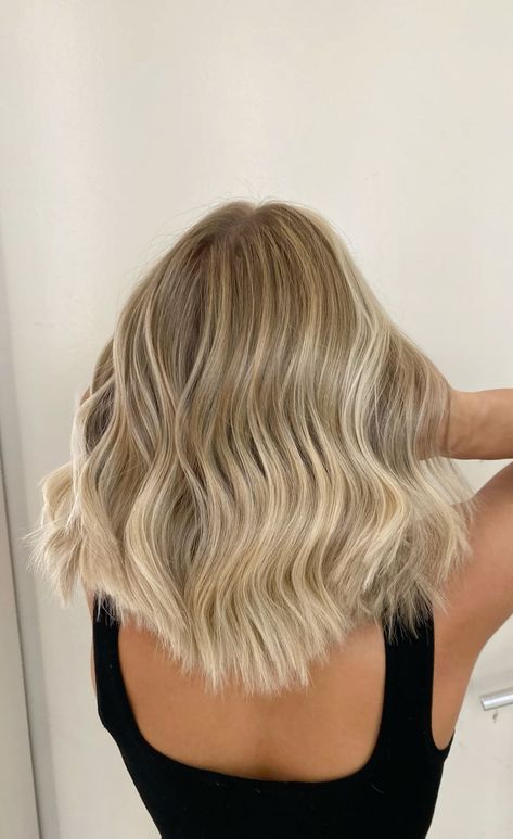 #BlondeHairGoals #BlondeTransformation #HairMakeover #BlondeBeauty #BlondeAmbition #HairInspo #BlondeBombshell #BlondeJourney #NewHairWhoDis #BlondeVibes #HairTransformation #BlondeLife #BlondeHighlights #BlondeObsessed #BlondeMagic Light Blonde All Over Color, Cute Blonde Short Hair, Old Money Blonde With Money Piece, Short Hair Blond Balayage, Light Blonde With Shadow Root, Short Rooted Blonde Hair, Natural Blonde Balayage Short Hair, Short Hat Hairstyles, Bright Blonde Hair Short