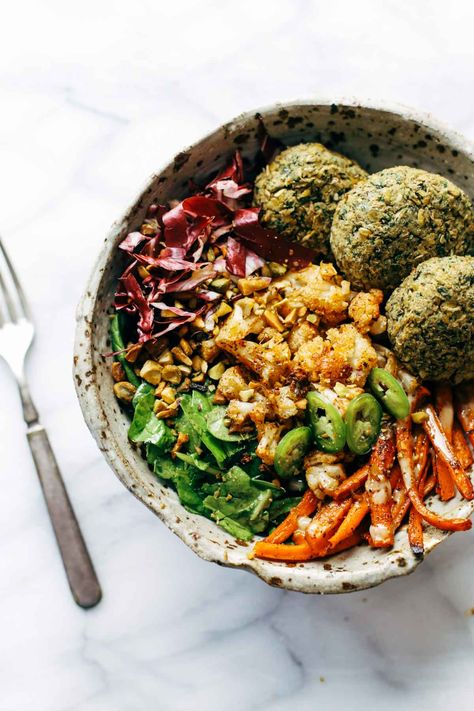 Macro Bowl Recipe, Veggie Bowl Recipe, Slow Carb Recipes, Macro Bowl, Falafel Bowl, Bliss Bowls, Homemade Falafel, Slow Carb Diet, Slow Carb