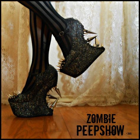 Spiky Shoes, Shoes Sims 4 Cc, Horror Costume, Gothic Hairstyles, Gothic Boots, Cosplay Inspiration, Oh My Goddess, Emo Girl, Weird Fashion