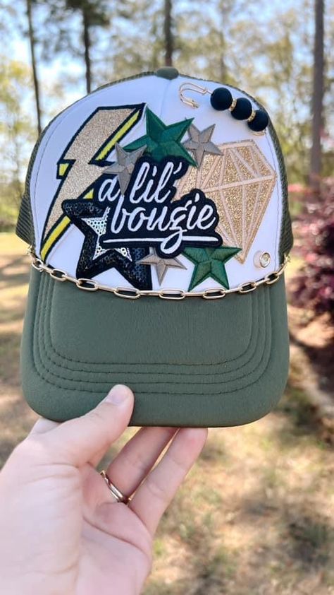 Patch Hats Diy, Trucker Hat Ideas For Women, Custom Trucker Hats Patches, Trucker Hats With Patches Diy, Diy Trucker Hat With Patches, Patch Hat Ideas, Trucker Hat Designs Ideas, Cricut Hat Ideas, Hat Patch Ideas