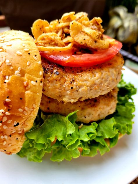 Baked Chicken Burgers Oven, Homemade Chicken Burgers Patty, Baked Chicken Burgers, Ground Chicken Recipes Burgers, Healthy Ground Chicken Burgers, Chicken Burgers Ground, Blackened Chicken Seasoning, Ground Chicken Burgers In Oven, Ww Sandwiches