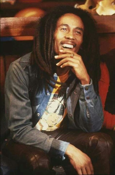 Yeah! Bob Marly Wallpaper, Bob Marley Hd Wallpaper, Bob Marley Smiling, Bob Marley Rare Pictures, Bobs Pic, Could You Be Loved, Bob Marley Music, Reggae Artists Legends, Marley Family