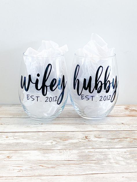 Husband And Wife Wine Glasses, Wedding Gift Cricut, Cricut Wedding Gifts, Cricut Wedding Gift Ideas, Anniversary Wine Glasses, Customized Wine Glasses, Couples Wine Glasses, Wedding Cricut, Wine Glass Vinyl