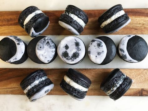 Phases of the Moon Macarons [homemade] #TTDD#TheThingsDadsDo Eclipse Party, Weekend Cooking, Dearly Beloved, Phases Of The Moon, Cooking Recipe, Food Images, The Hub, Moon Child, Food Photo