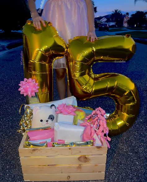 15 Gifts For 15th Birthday, 15th Birthday Present Ideas, Quince Gift Ideas, 15th Birthday Gift Ideas, Quince Gifts, Birthday Presents For Girls, Birthday Basket, Birthday Gift Baskets, 15 Gifts